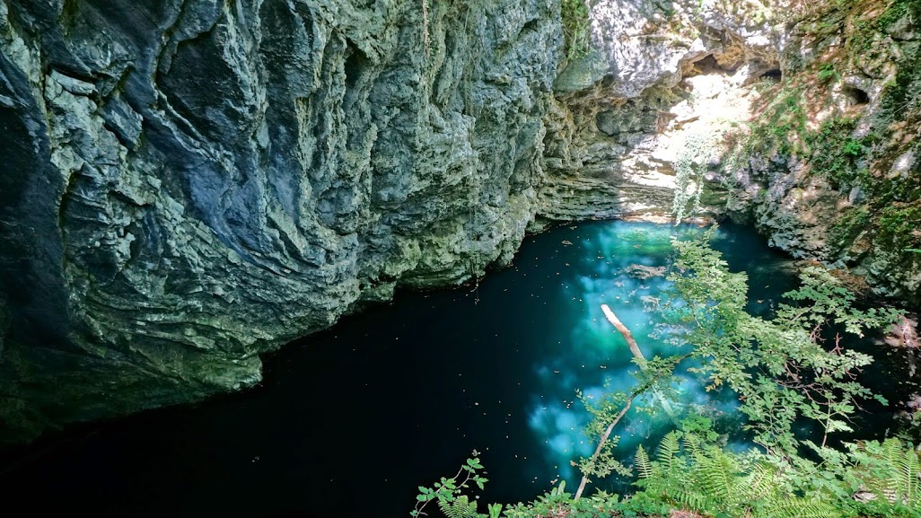Imagini pentru lacul dracului