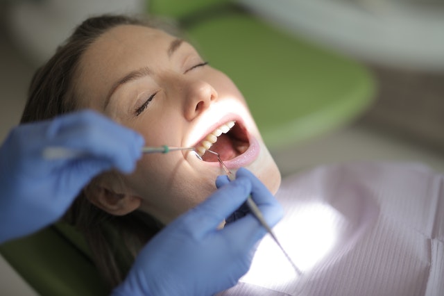 implant dentar